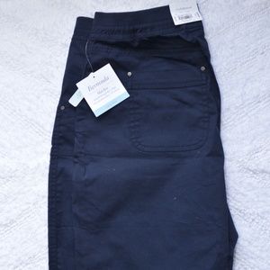 Croft&Barrow Mid Rise Bermuda Shorts Size 12. Black, Blue